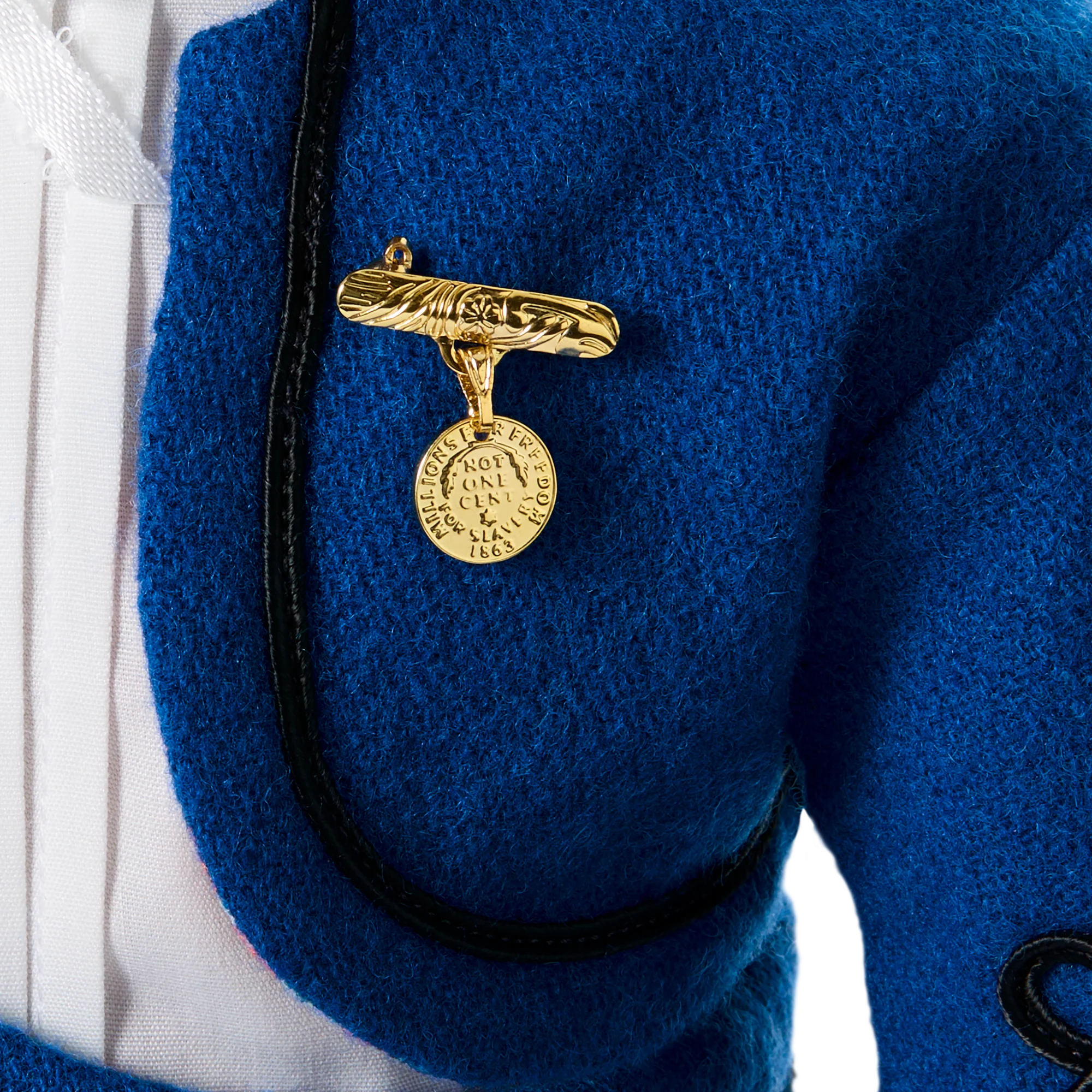 Addy’s™ School Outfit & Book (Historical Characters)